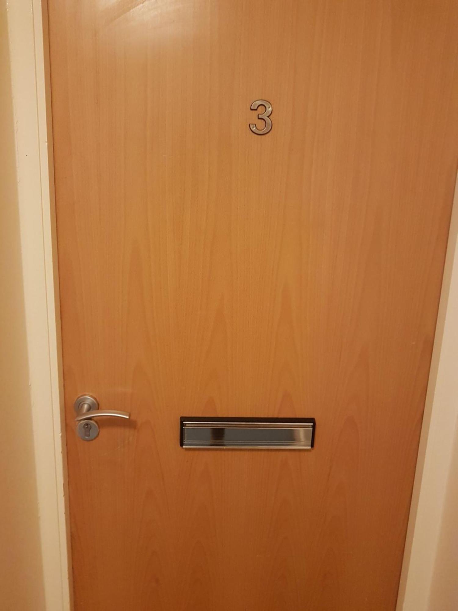 Apartment Langley Centre Secure Parking 2 Min Walk, Public Transport 1 Min Walk, Great Location Quiet Side Street 2 Bedroom, 2 Bathroom Reduced Prices On Longer *