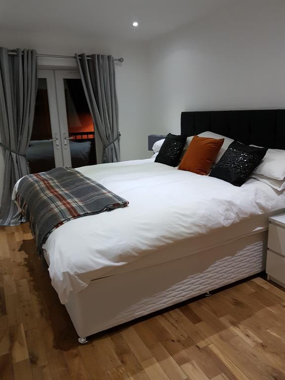 Langley Centre Secure Parking 2 Min Walk, Public Transport 1 Min Walk, Great Location Quiet Side Street 2 Bedroom, 2 Bathroom Reduced Prices On Longer